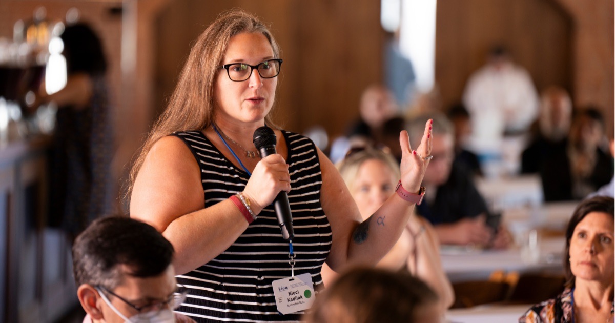 Nicci speaks at the 2023 Southeast News Sustainability Meetup. Photo by Inspired Storytellers.